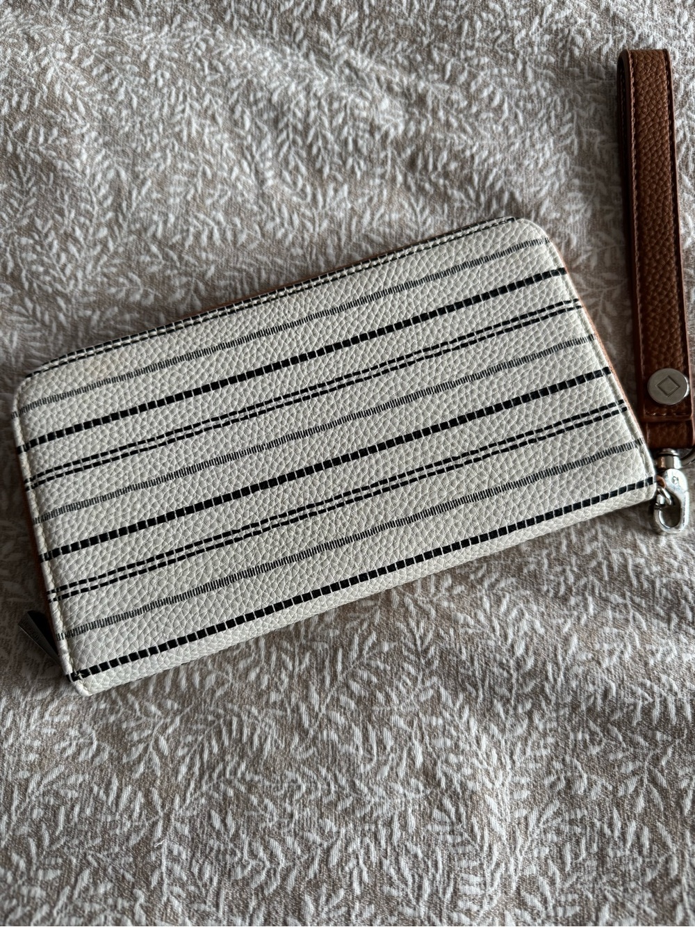 thirty-one Cream & Black Faux Leather Zip Wallet with Card Slots